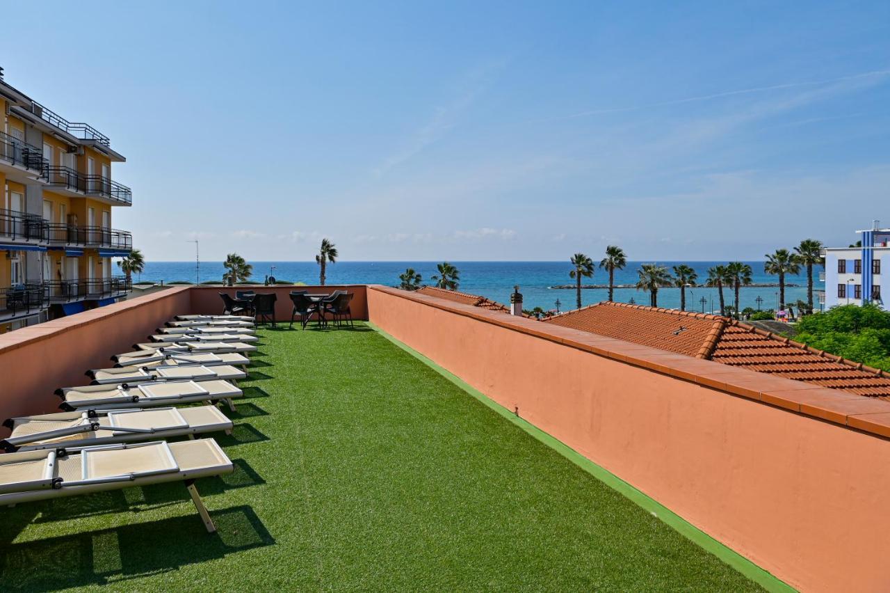 Hotel Delle Rose San Bartolomeo Al Mare Dış mekan fotoğraf