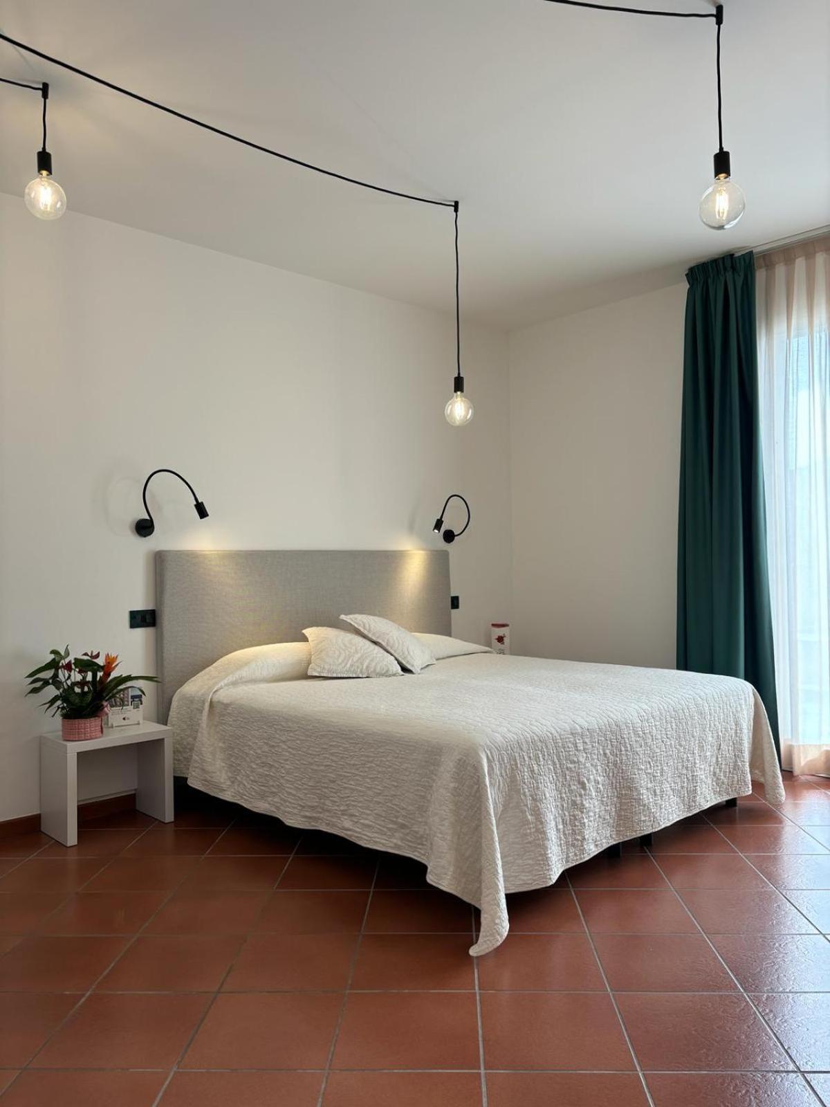 Hotel Delle Rose San Bartolomeo Al Mare Dış mekan fotoğraf
