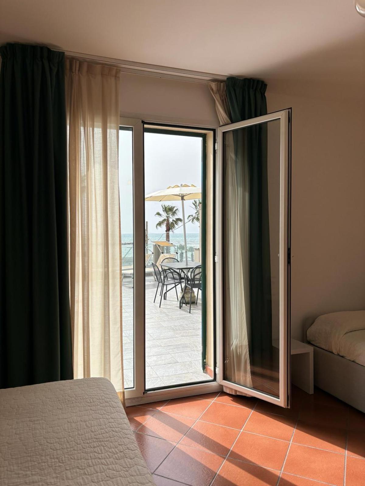 Hotel Delle Rose San Bartolomeo Al Mare Dış mekan fotoğraf