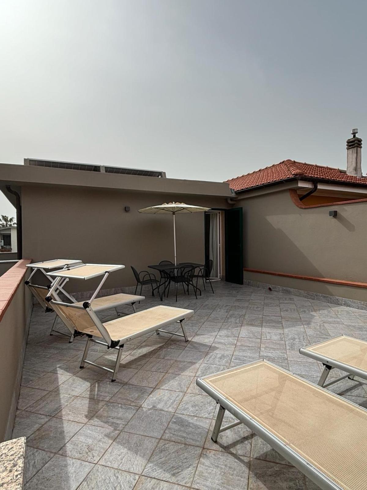 Hotel Delle Rose San Bartolomeo Al Mare Dış mekan fotoğraf