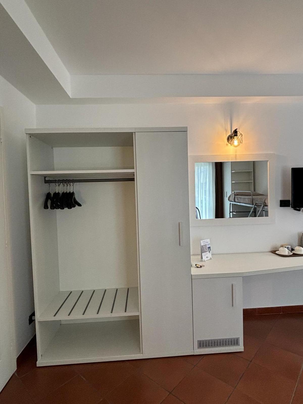 Hotel Delle Rose San Bartolomeo Al Mare Dış mekan fotoğraf
