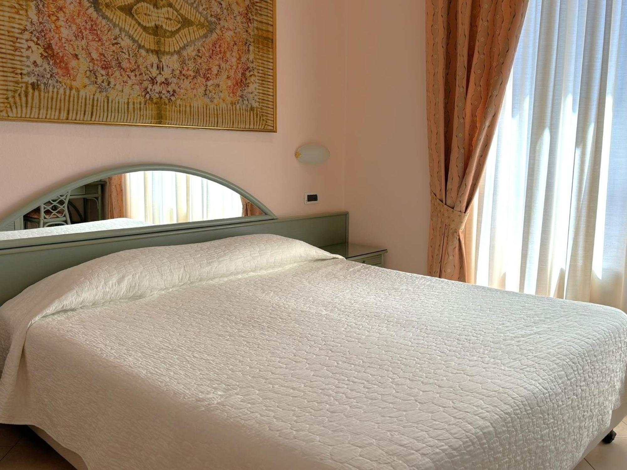 Hotel Delle Rose San Bartolomeo Al Mare Dış mekan fotoğraf