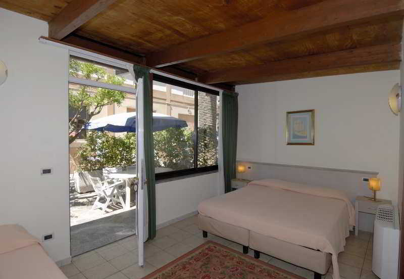 Hotel Delle Rose San Bartolomeo Al Mare Oda fotoğraf