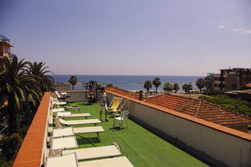 Hotel Delle Rose San Bartolomeo Al Mare Dış mekan fotoğraf