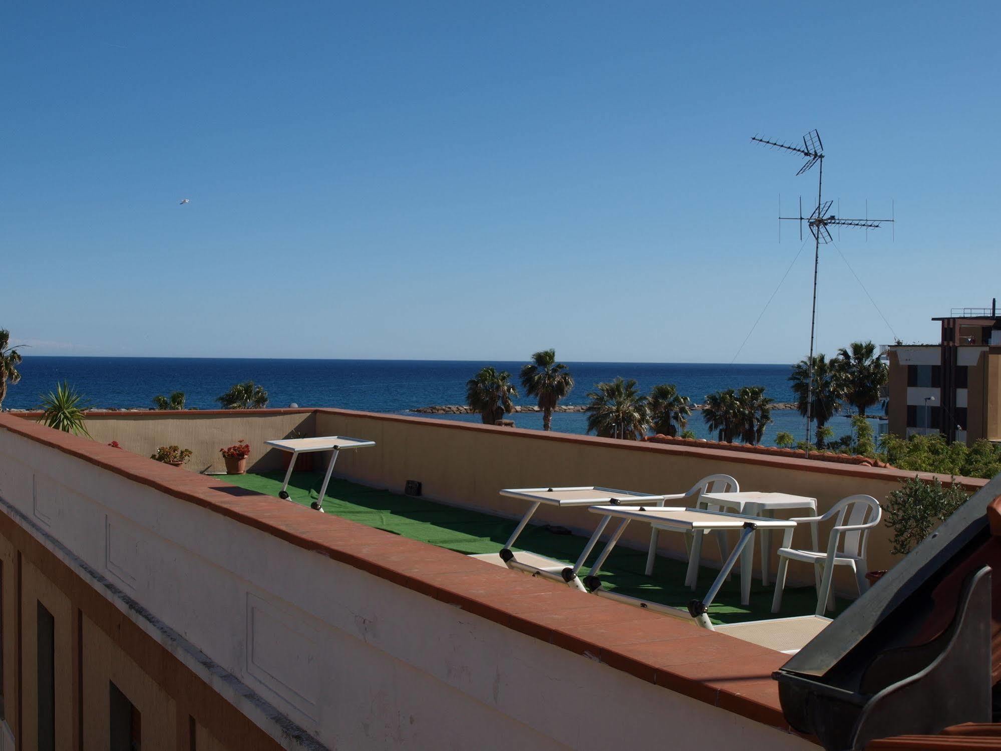 Hotel Delle Rose San Bartolomeo Al Mare Dış mekan fotoğraf