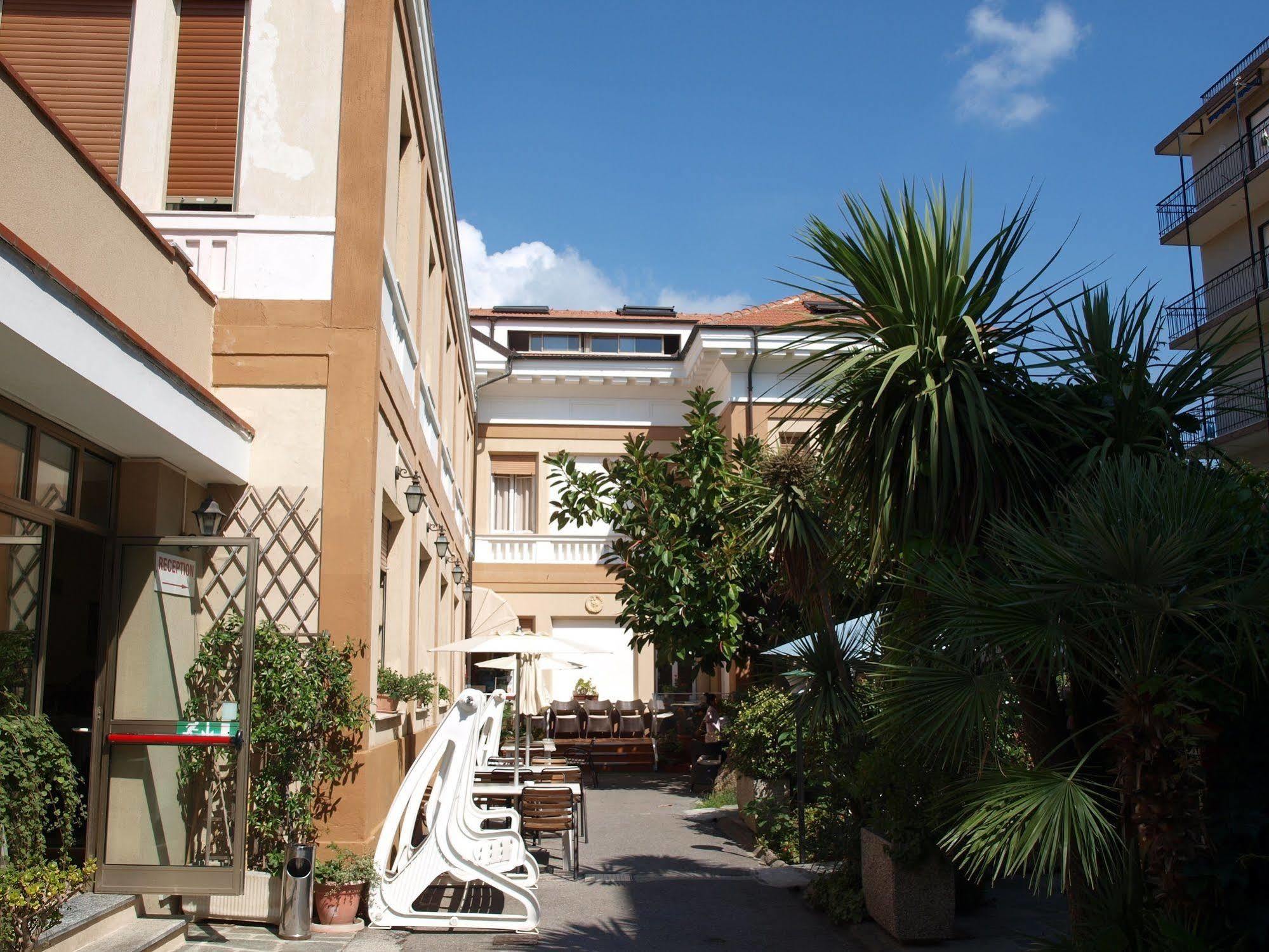 Hotel Delle Rose San Bartolomeo Al Mare Dış mekan fotoğraf